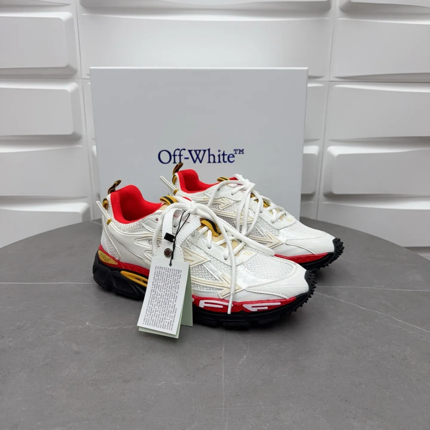 【off- white】P: 720💰Couple style👫, Size: 35-44 (Male 38.45.46 custom-made) High-quality version👊"Out of office" series original mold opening, original lasting, production process 1:1 original version ➰OFF GREY) OFF-WHITE Be Right Back Couple style👫Round toe lace-up arrow pattern low-top lifestyle casual shoes green. A running shoe called the "Be Right Back" sneaker. The design of this sneaker is inspired by Japanese sports aesthetics and craftsmanship, with running performance and principles at its core.